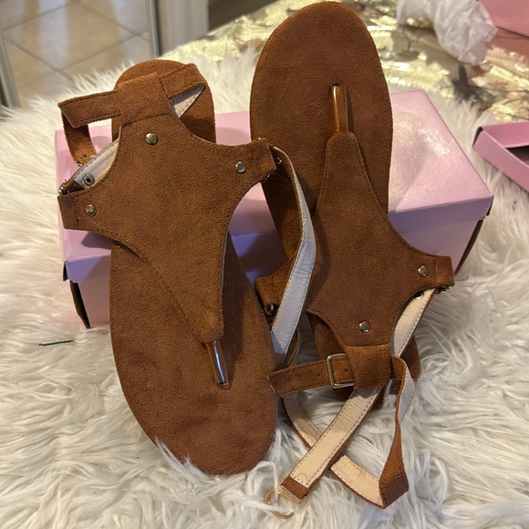 BROWN SLIPPERS SIZE 41 NEW NEVER WORN - Picture 4 of 4